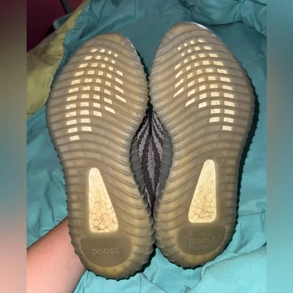 AUTHENTIC Adidas Yeezy Boost 350 V2 Beluga 2.0 - Picture 6 of 11